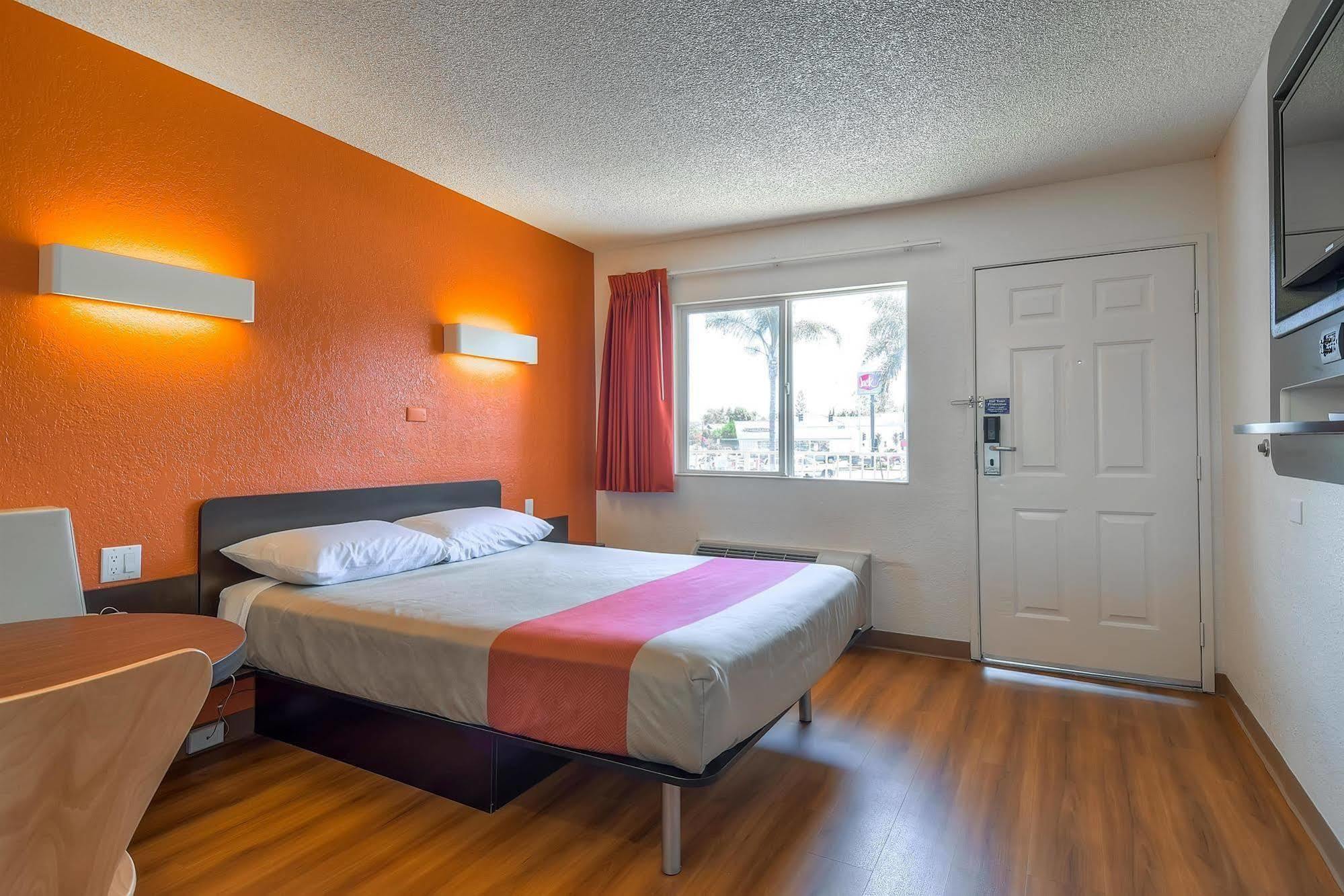 Motel 6-Long Beach, Ca - Los Angeles ภายนอก รูปภาพ