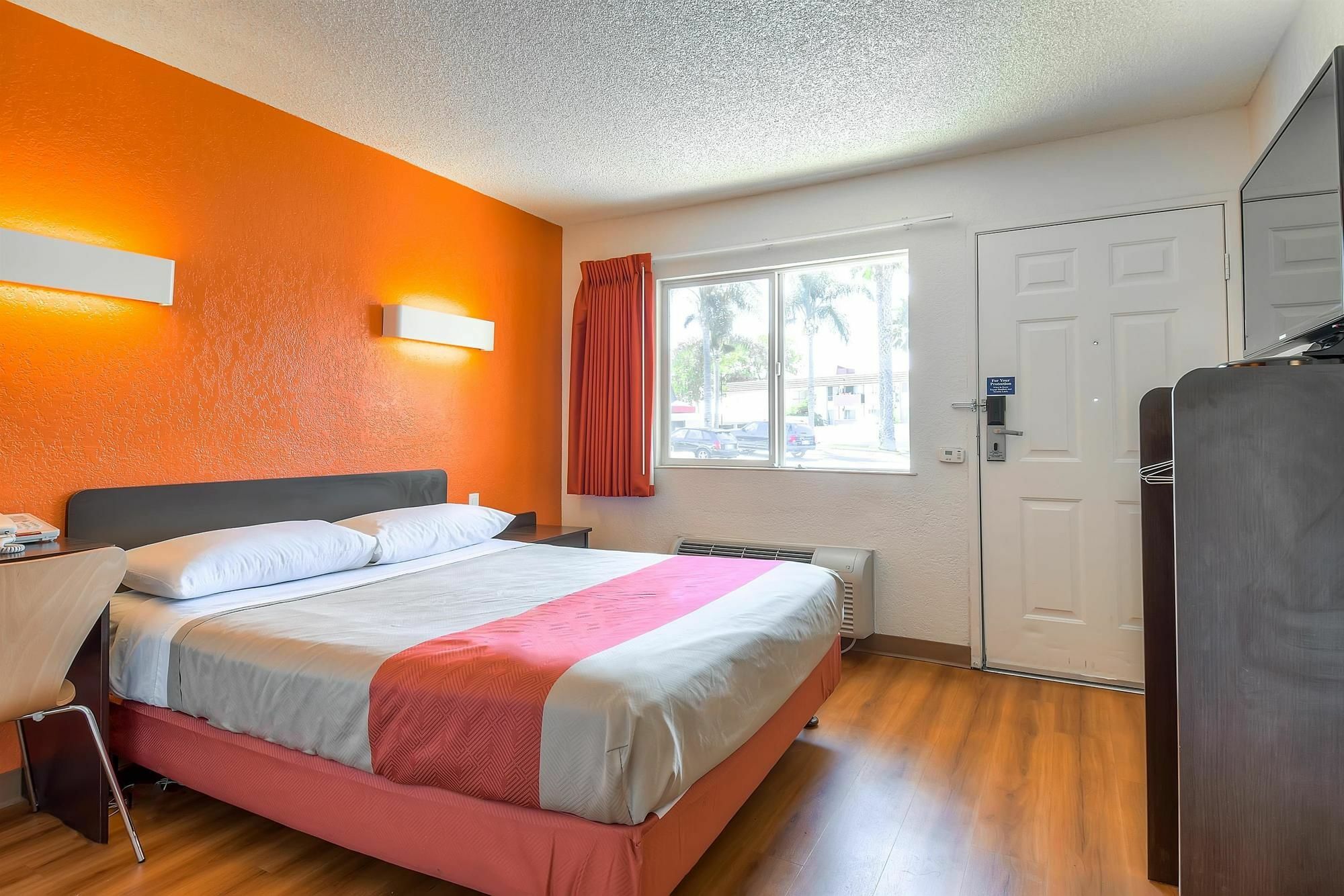 Motel 6-Long Beach, Ca - Los Angeles ภายนอก รูปภาพ